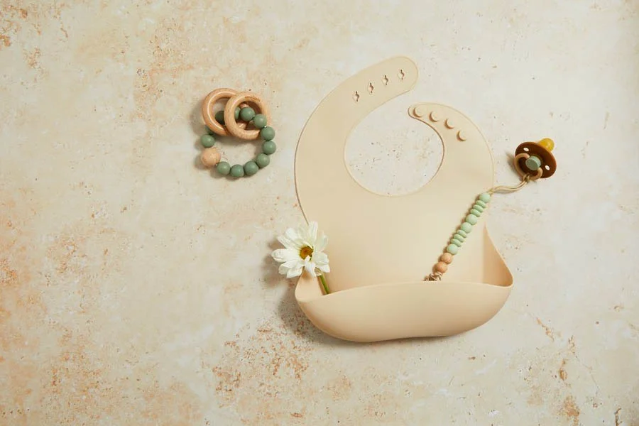 silicone baby feeding set with bib